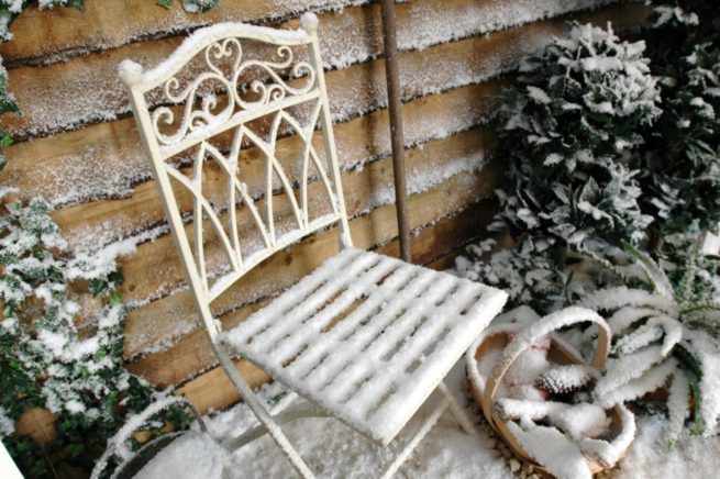 display snow on chair and set pieces